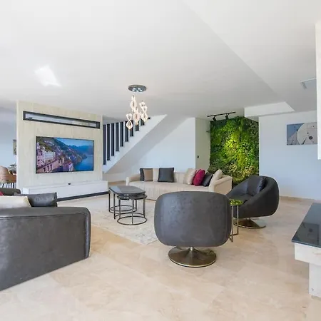 Βίλα Front Super Boss 1 Αλικαρνασσός