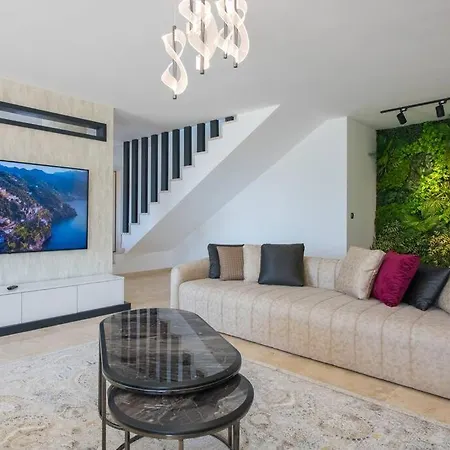 Front Super Boss 1 Βίλα