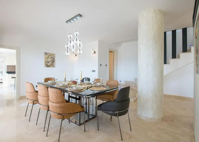 Front Super Boss 1 Villa