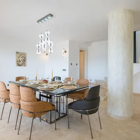 Front Super Boss 1 Villa